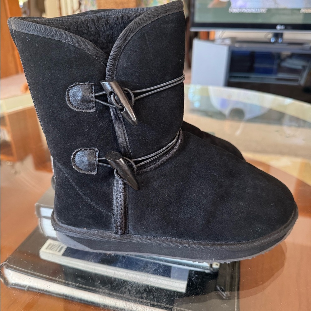 BooRoo Black Suede Australian Merino Wool Ankle Boots with Toggle Closure - Picture 4 of 6